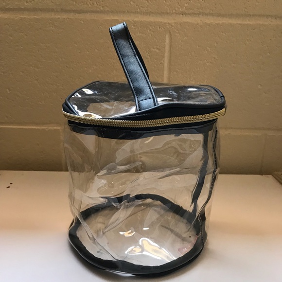 🔥3 MAKEUP BAGS🔥 - Picture 3 of 8